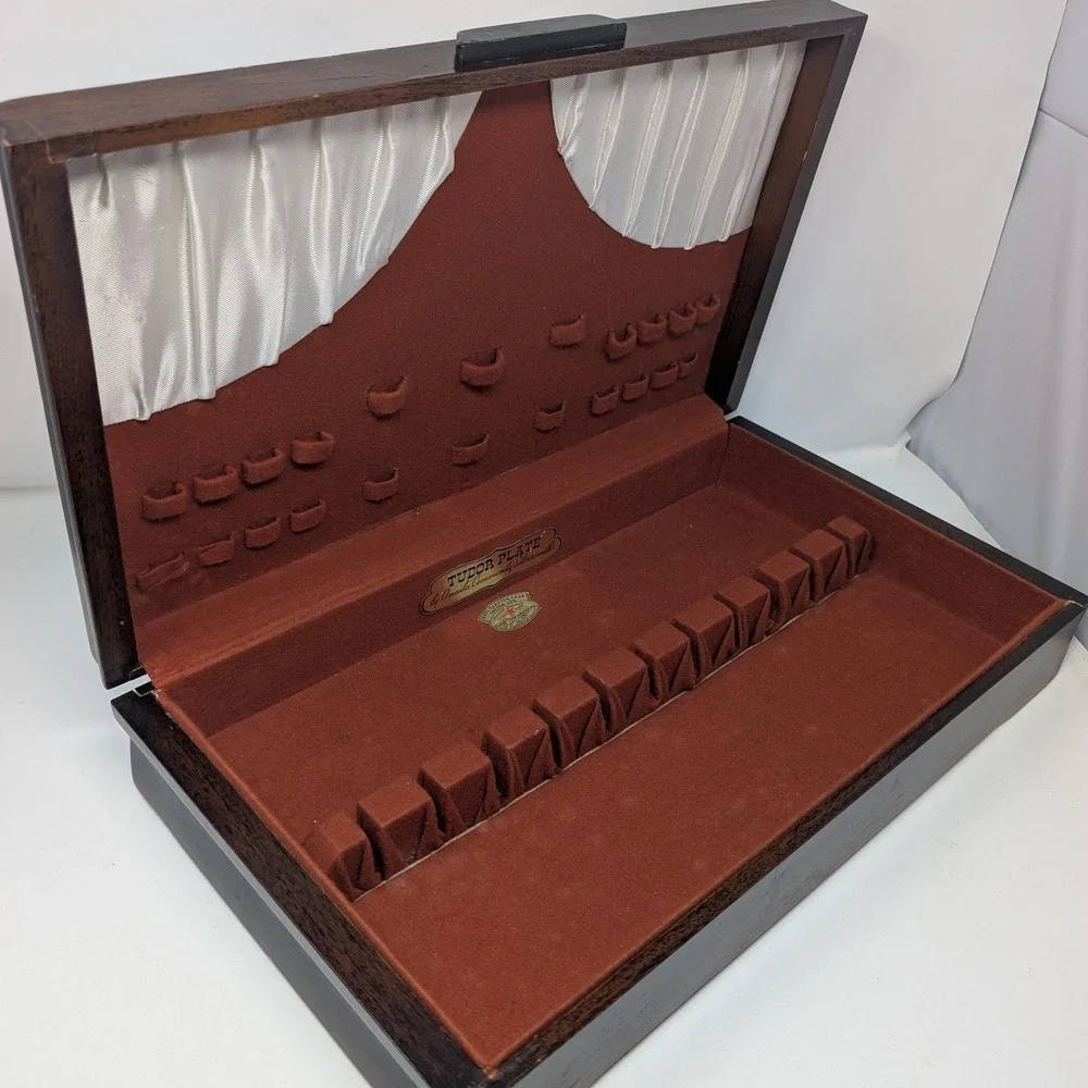 Tudor Plate Oneida Dark Wood Silverware Box Tarnish Resistant 19.5x11.25x4 Chest